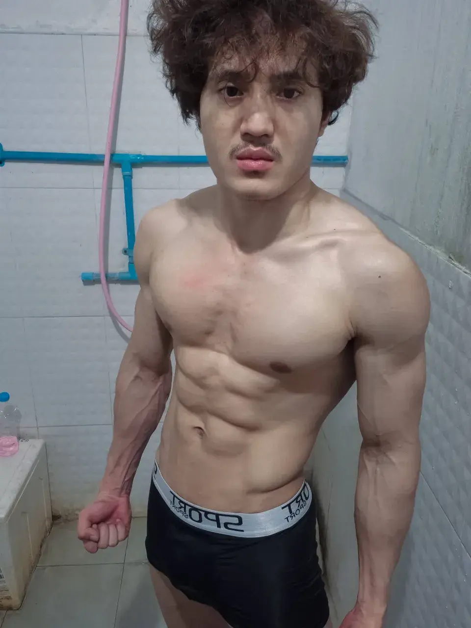 หนุ่มพม่า Saw Eh