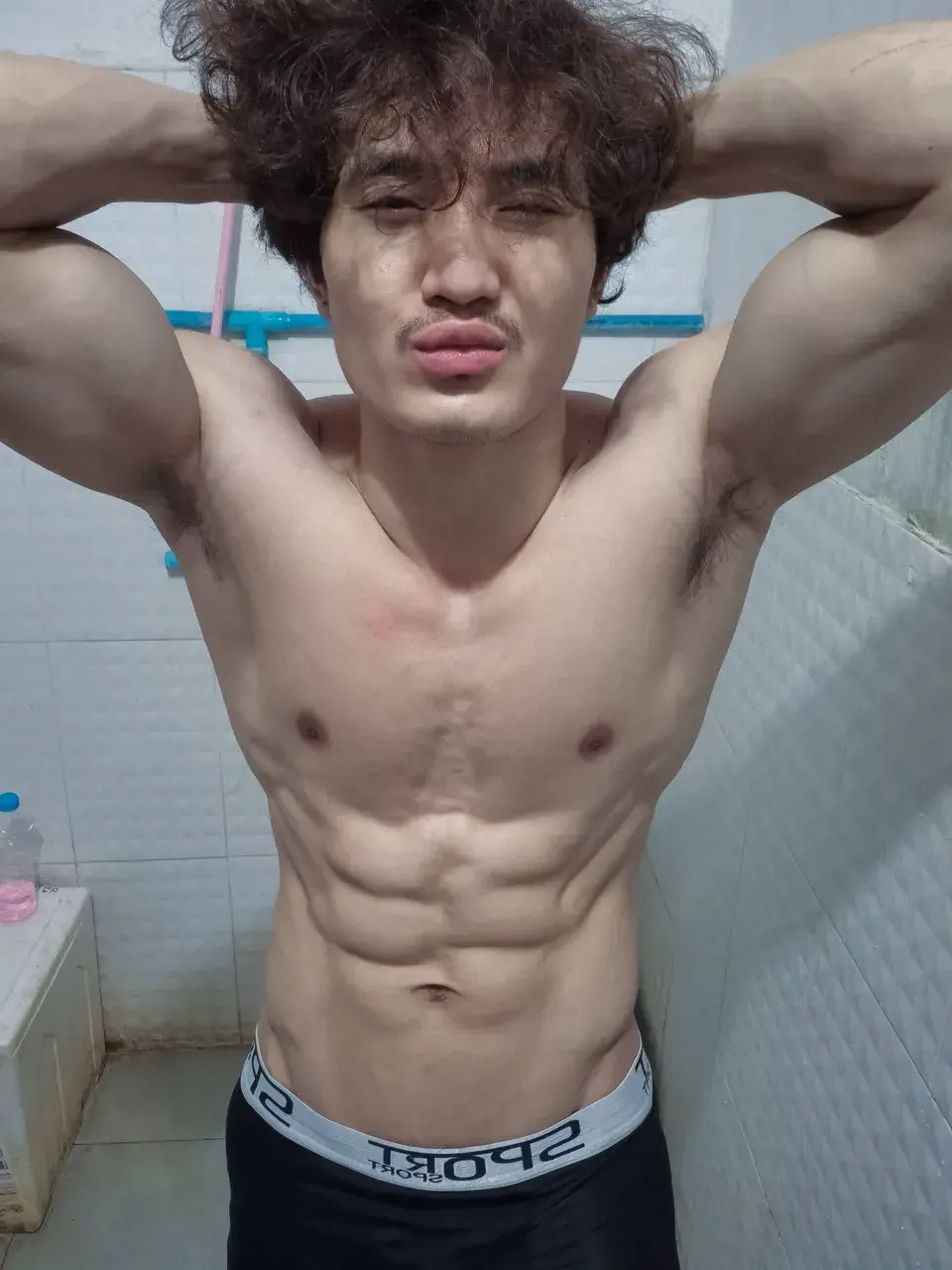 หนุ่มพม่า Saw Eh