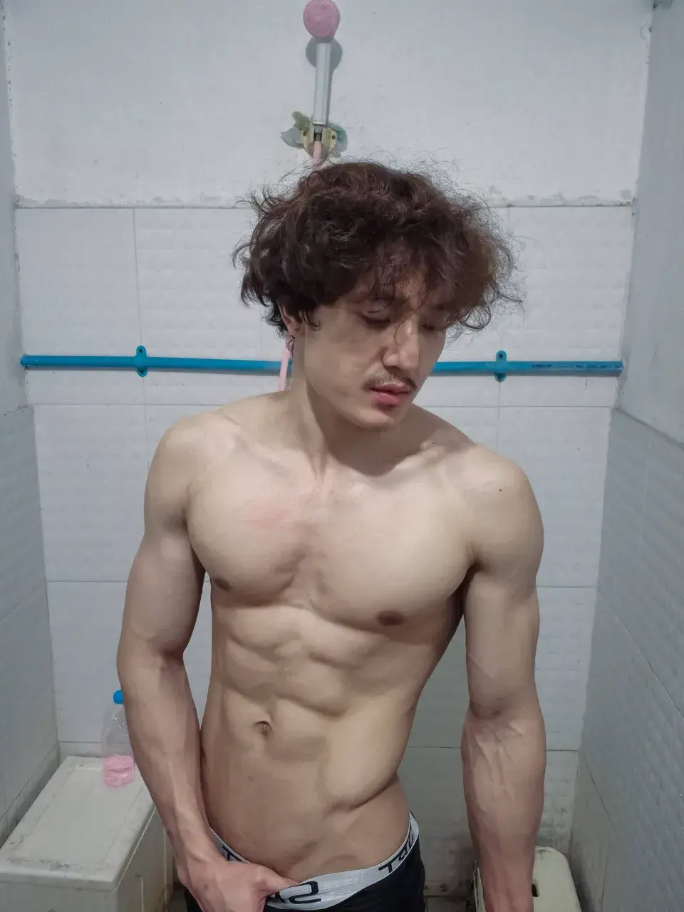 หนุ่มพม่า Saw Eh