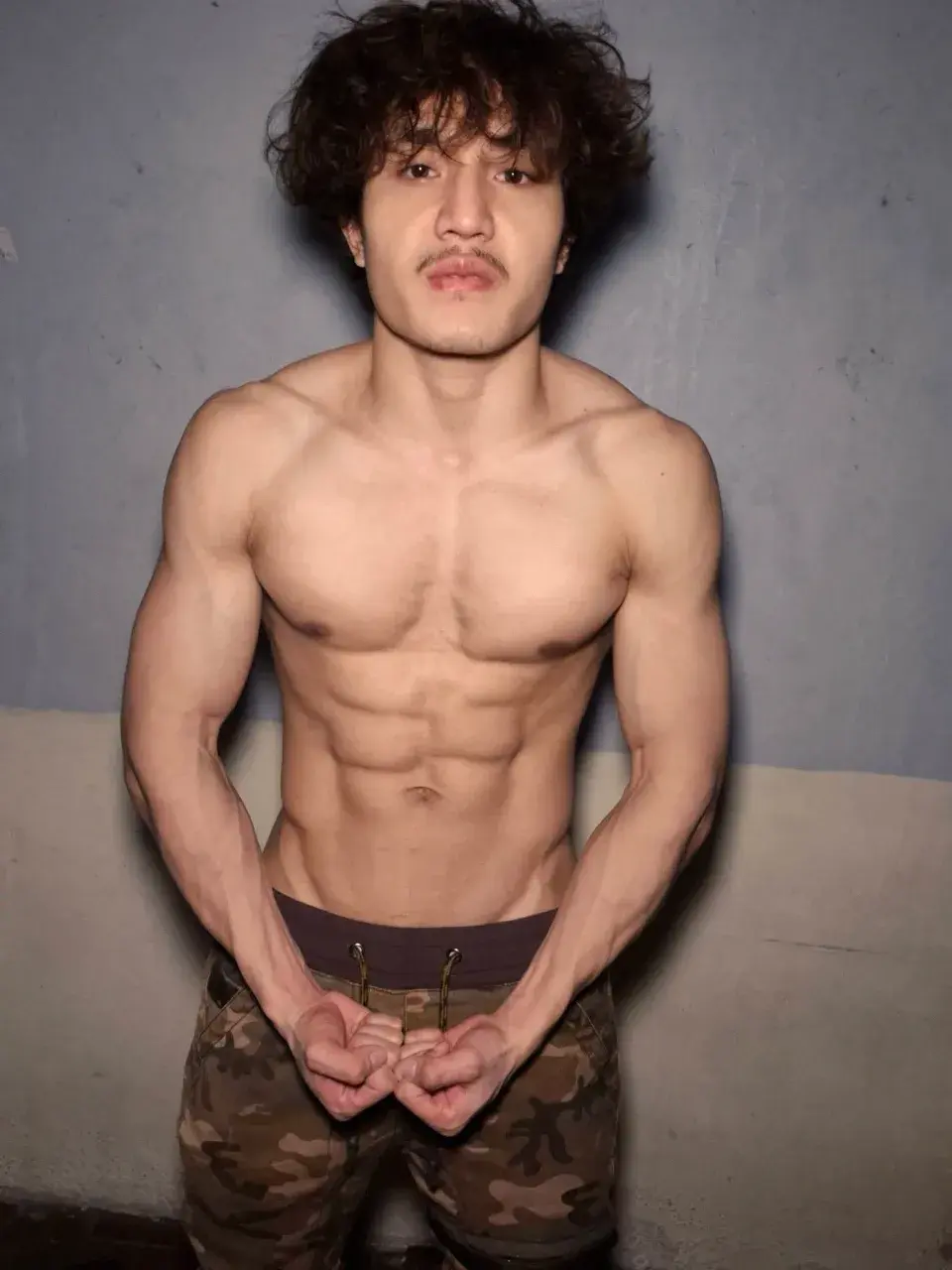 หนุ่มพม่า Saw Eh