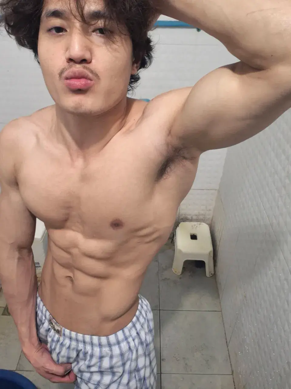 หนุ่มพม่า Saw Eh