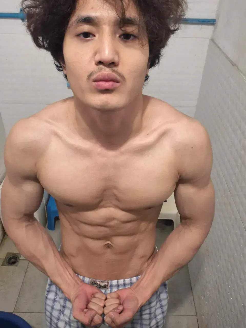 หนุ่มพม่า Saw Eh