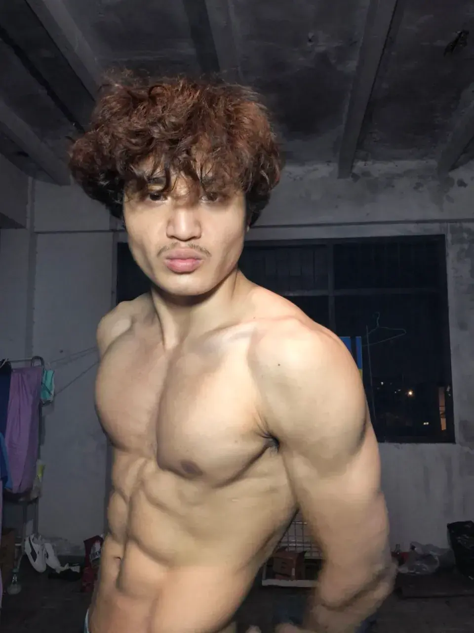 หนุ่มพม่า Saw Eh