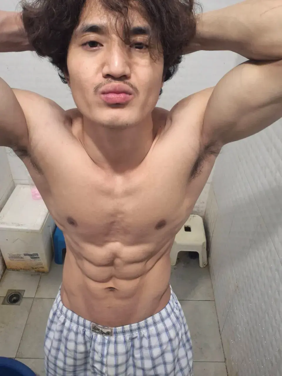 หนุ่มพม่า Saw Eh