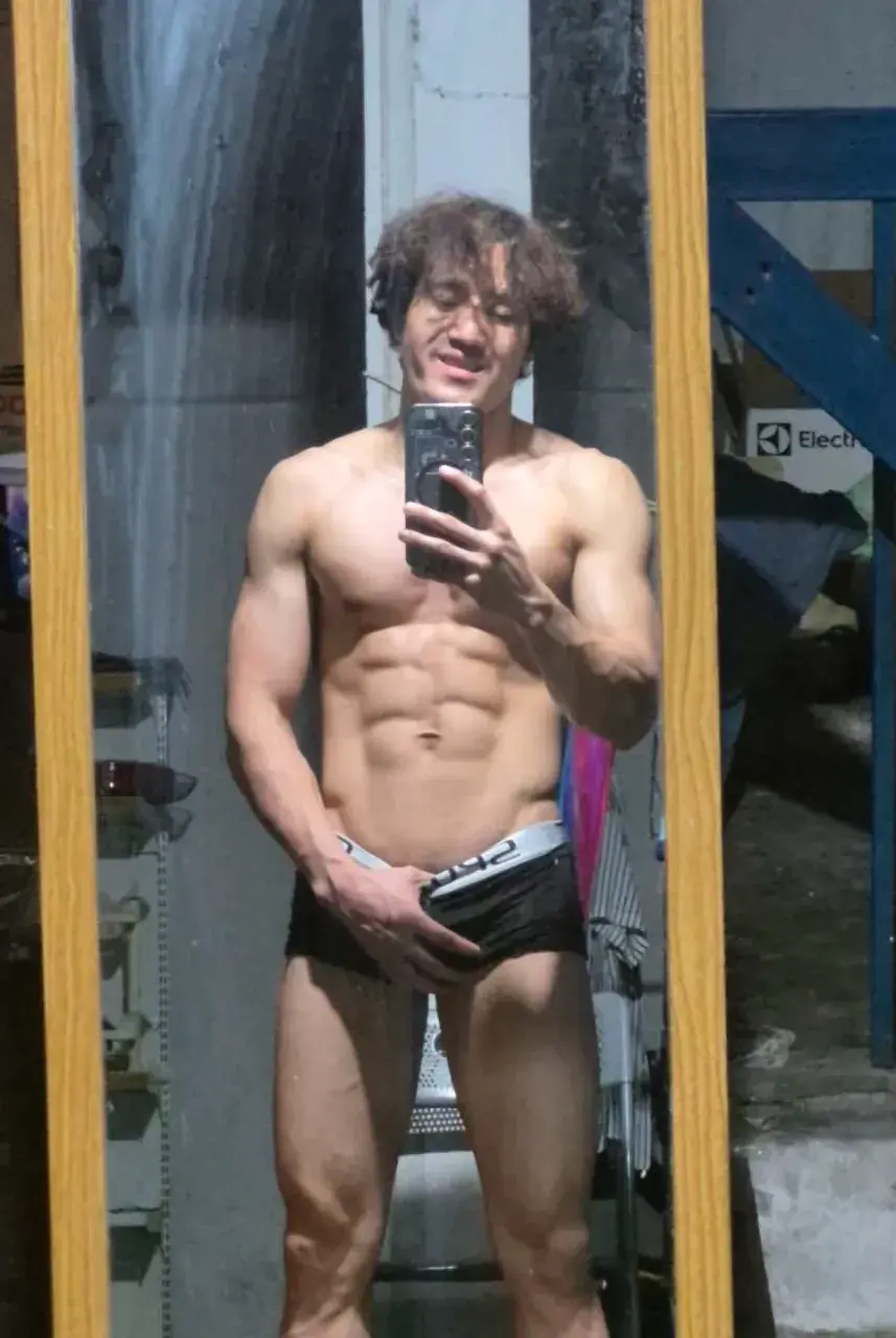 หนุ่มพม่า Saw Eh