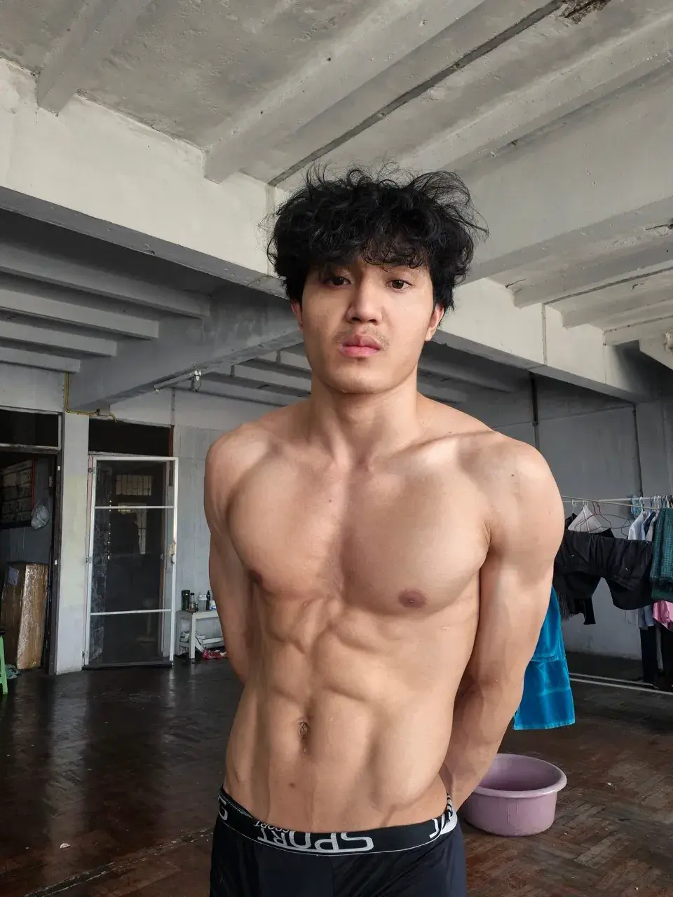 หนุ่มพม่า Saw Eh