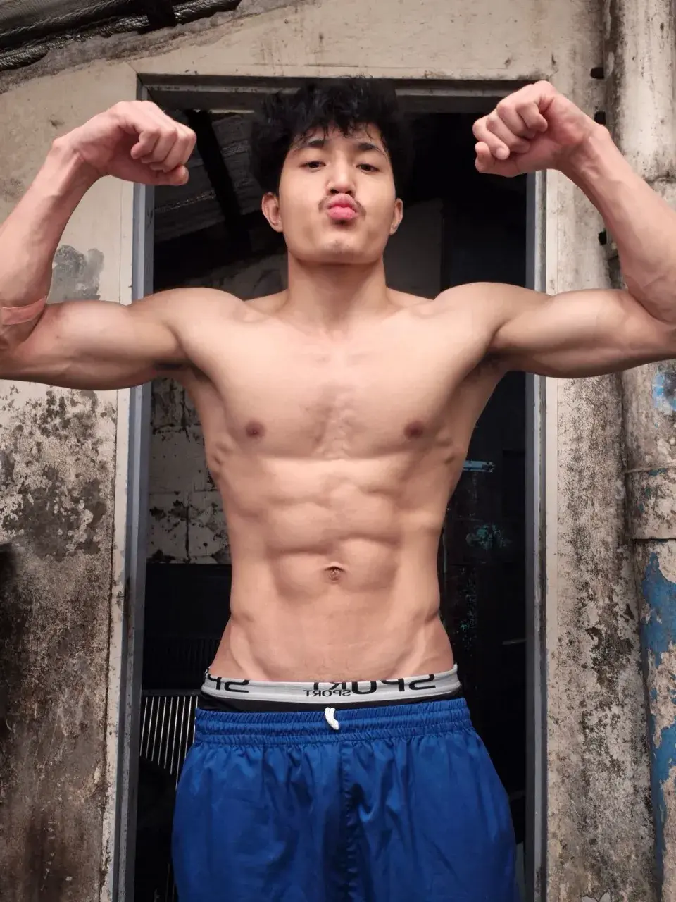 หนุ่มพม่า Saw Eh