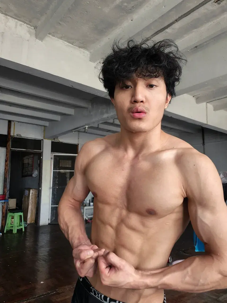 หนุ่มพม่า Saw Eh