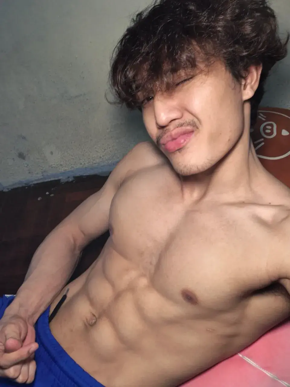 หนุ่มพม่า Saw Eh