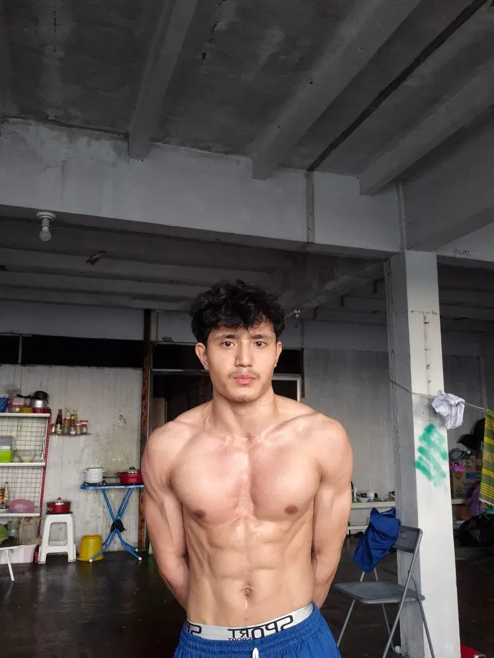 หนุ่มพม่า Saw Eh