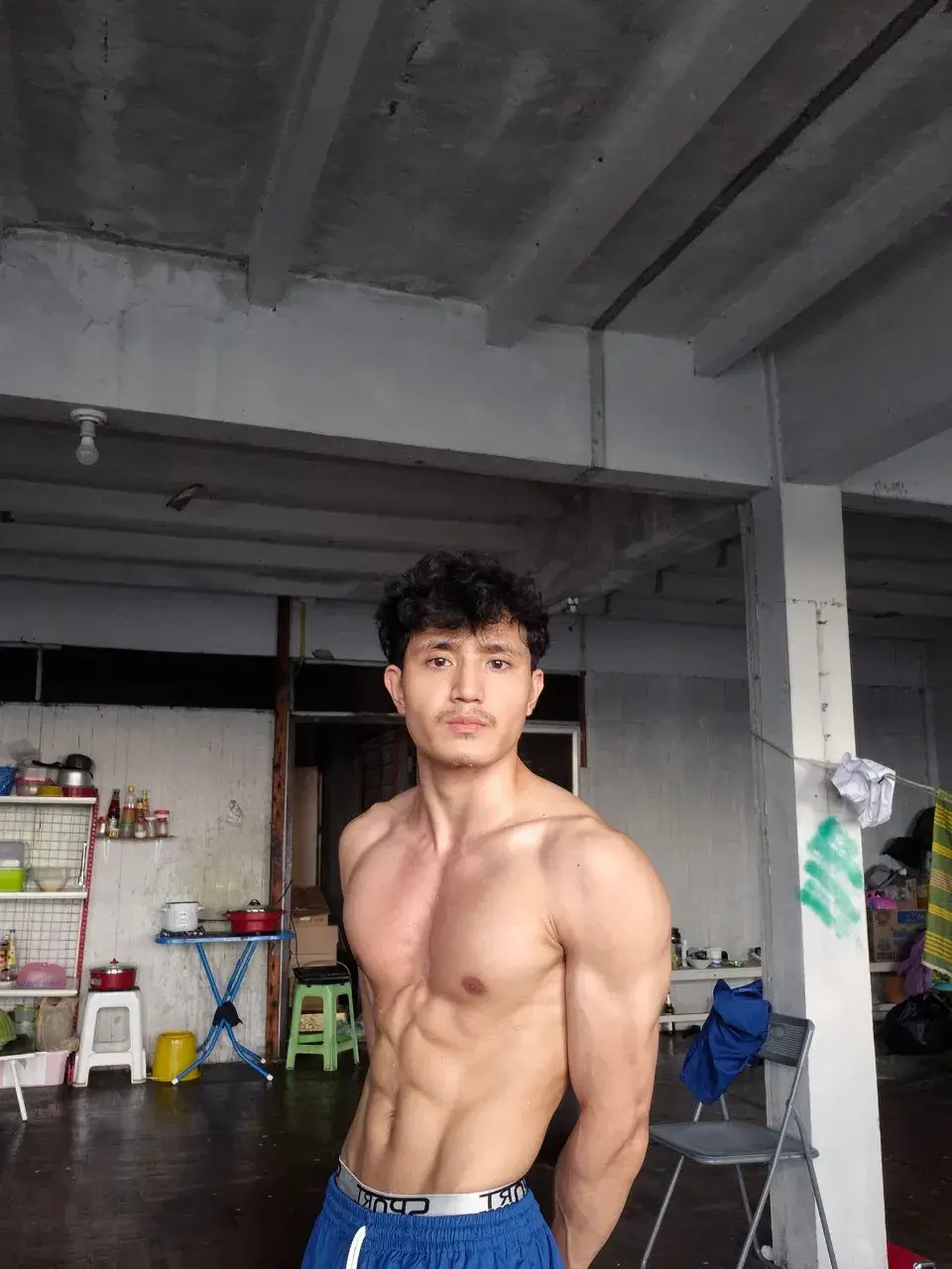 หนุ่มพม่า Saw Eh