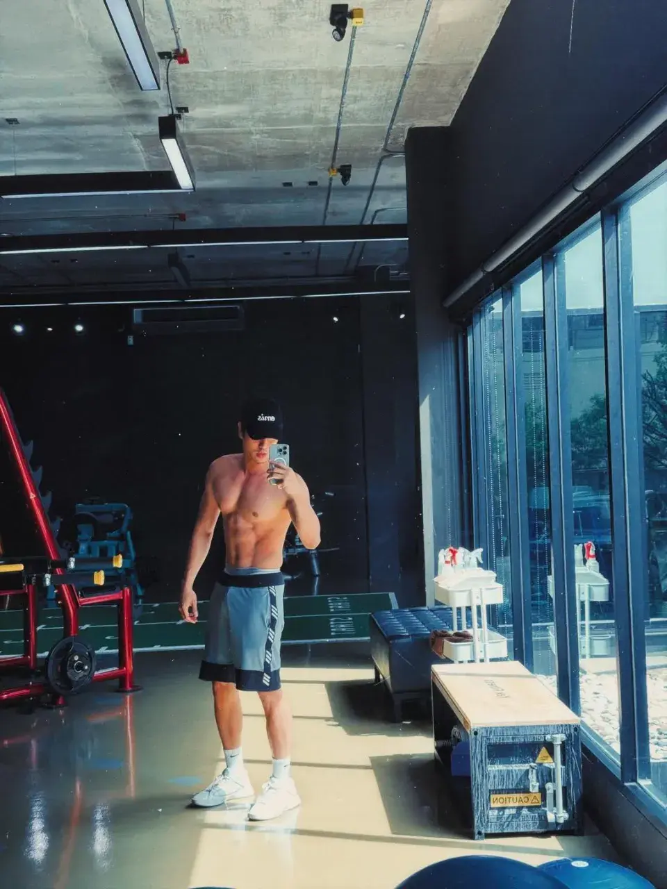 รวมพระเอกมาดเข้ม