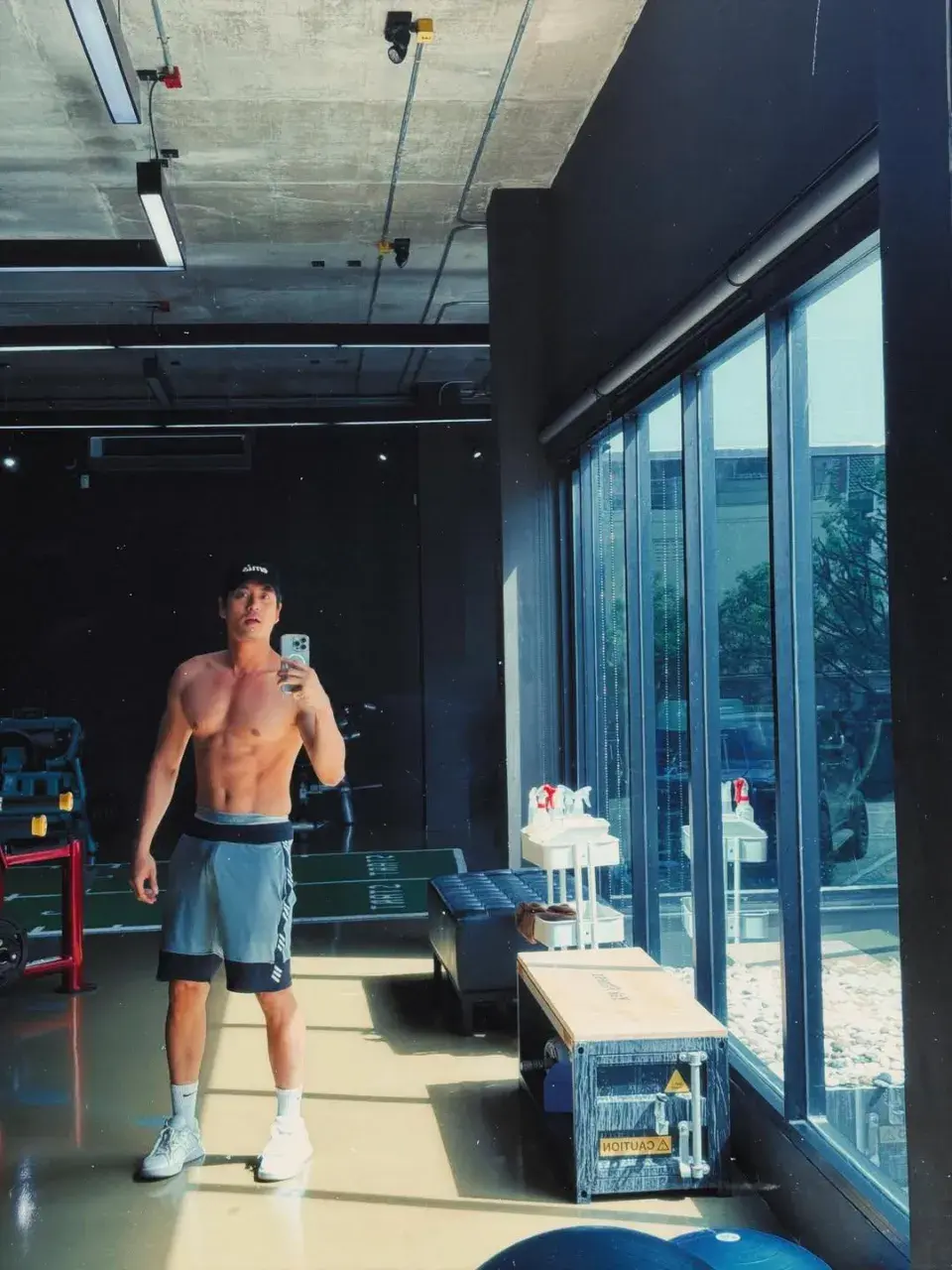 รวมพระเอกมาดเข้ม