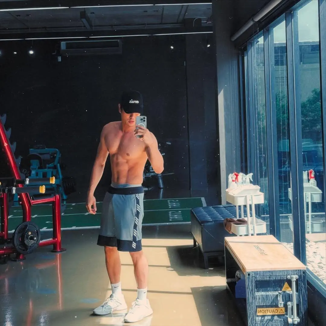 รวมพระเอกมาดเข้ม