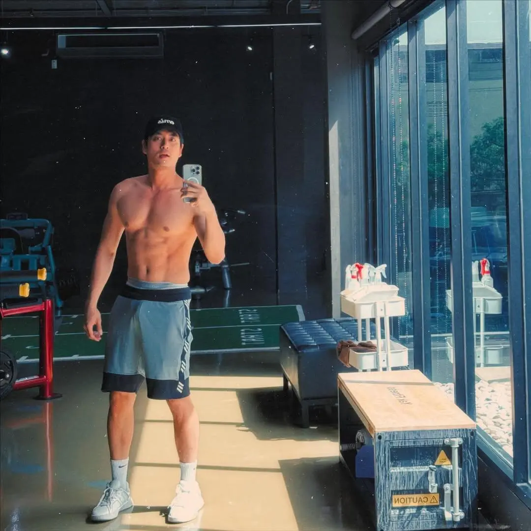 รวมพระเอกมาดเข้ม