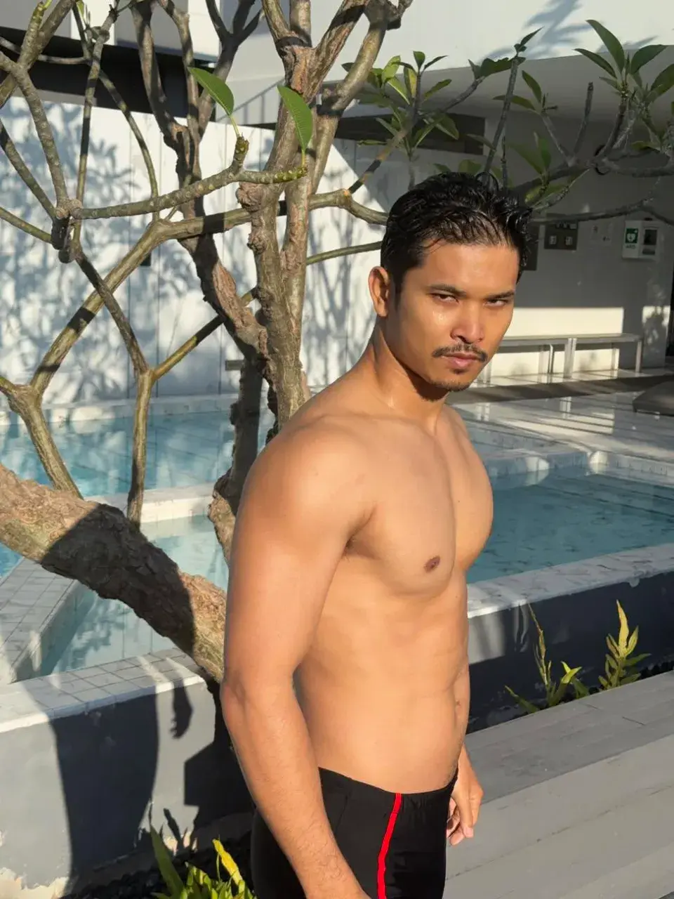 ความแน่นทำให้มันไหลออกมา