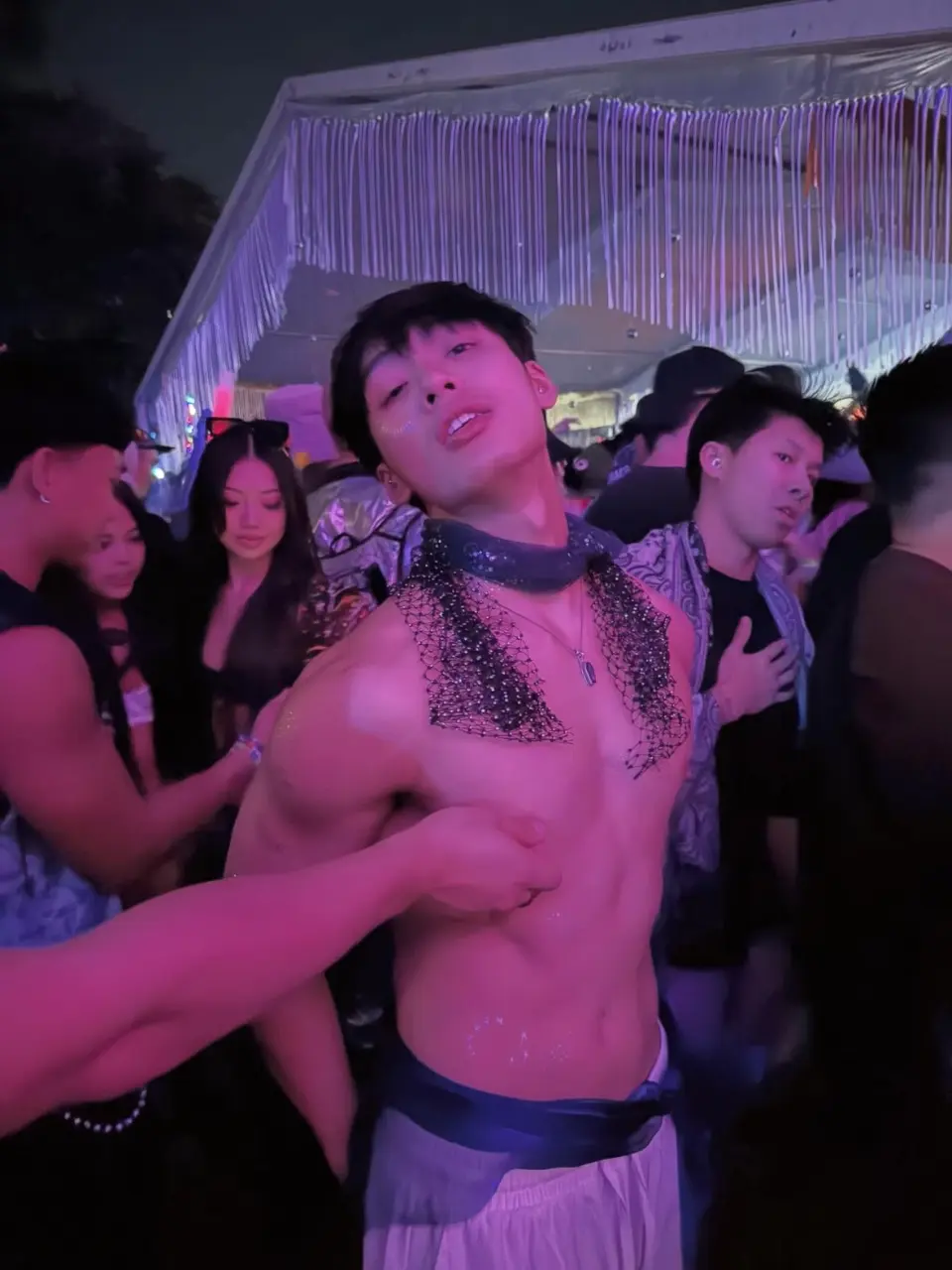 ถอดโชว์เรือนร่าง 2964