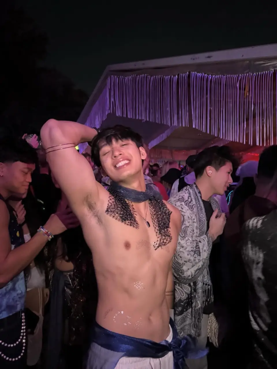 ถอดโชว์เรือนร่าง 2964