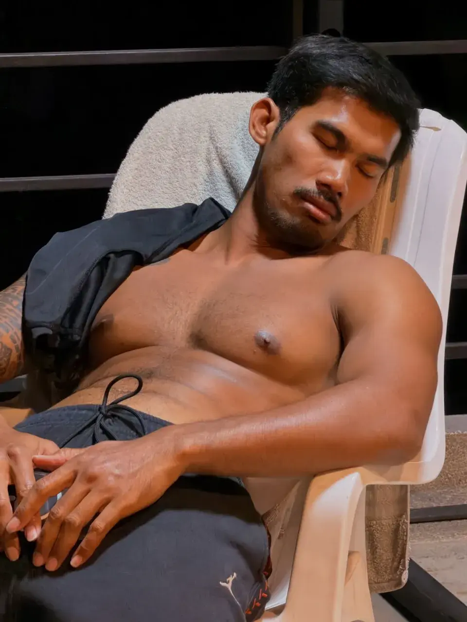 ลักหลับดีมั้ย