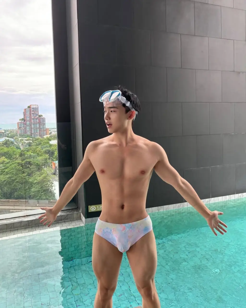 Cool and cute guy : 吕宁