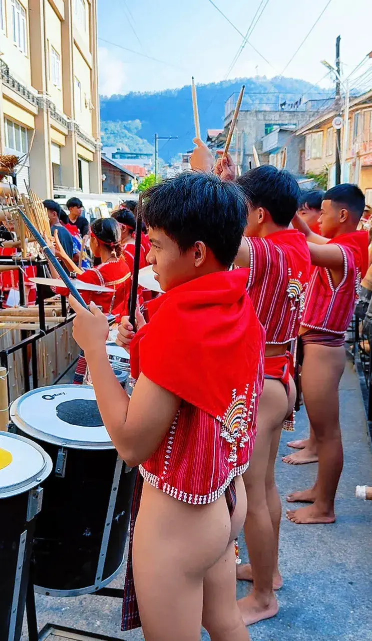 หนุ่มอิฟูเกา