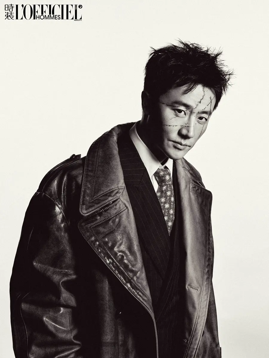 Huang Xuan @ L&rsquo;OFFICIEL HOMMES China November 2025