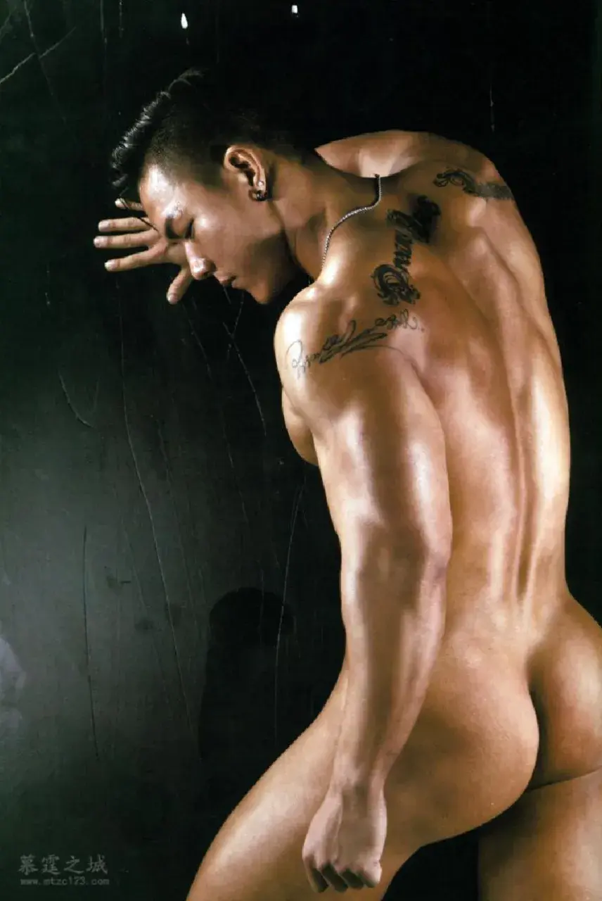 XIE ZIQIU : LANGUAGE OF MEN'S BODY