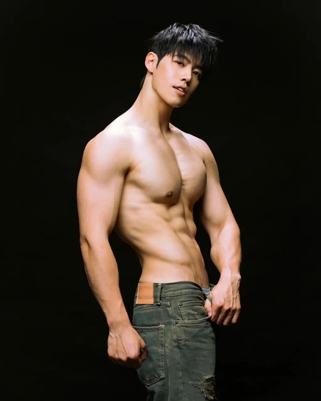 Actor & Fitness Instructor : 許得寪 / 得得