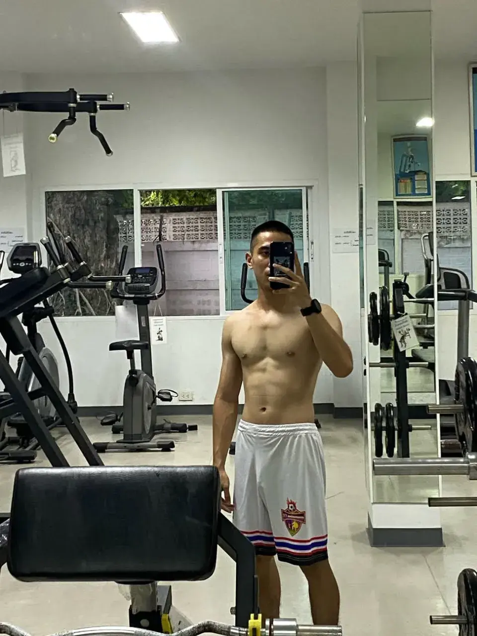 แซ่บลืมกลืน