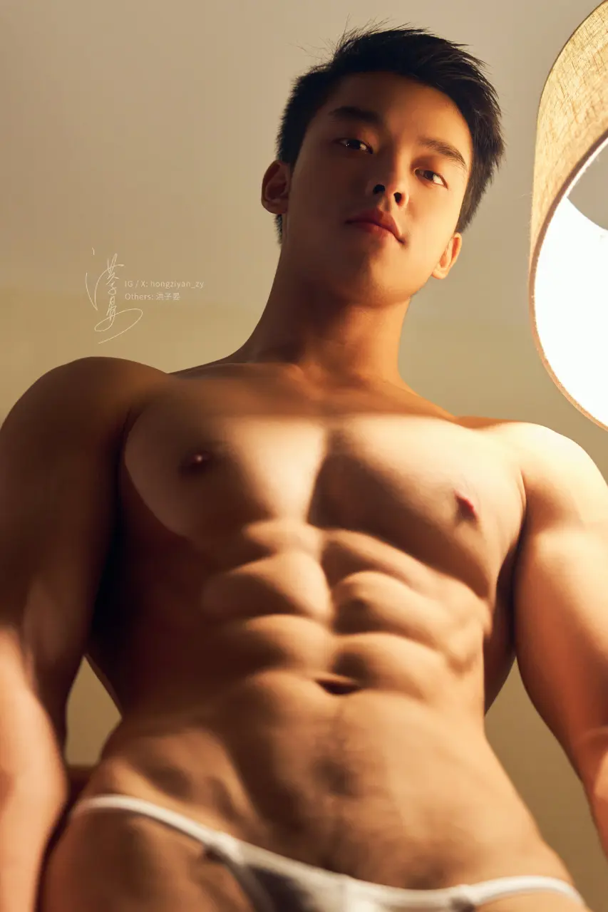 Selected Images from 洪子晏