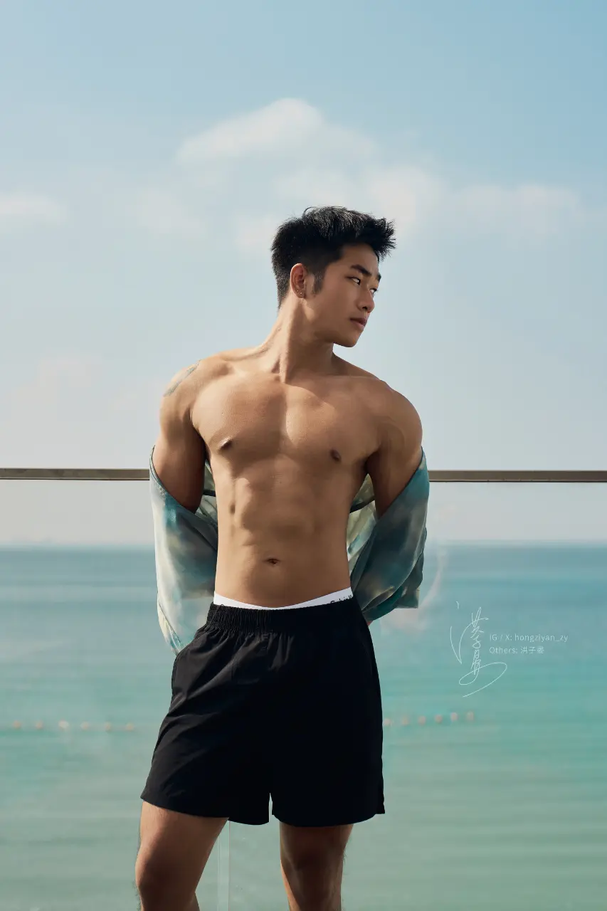 Selected Images from 洪子晏