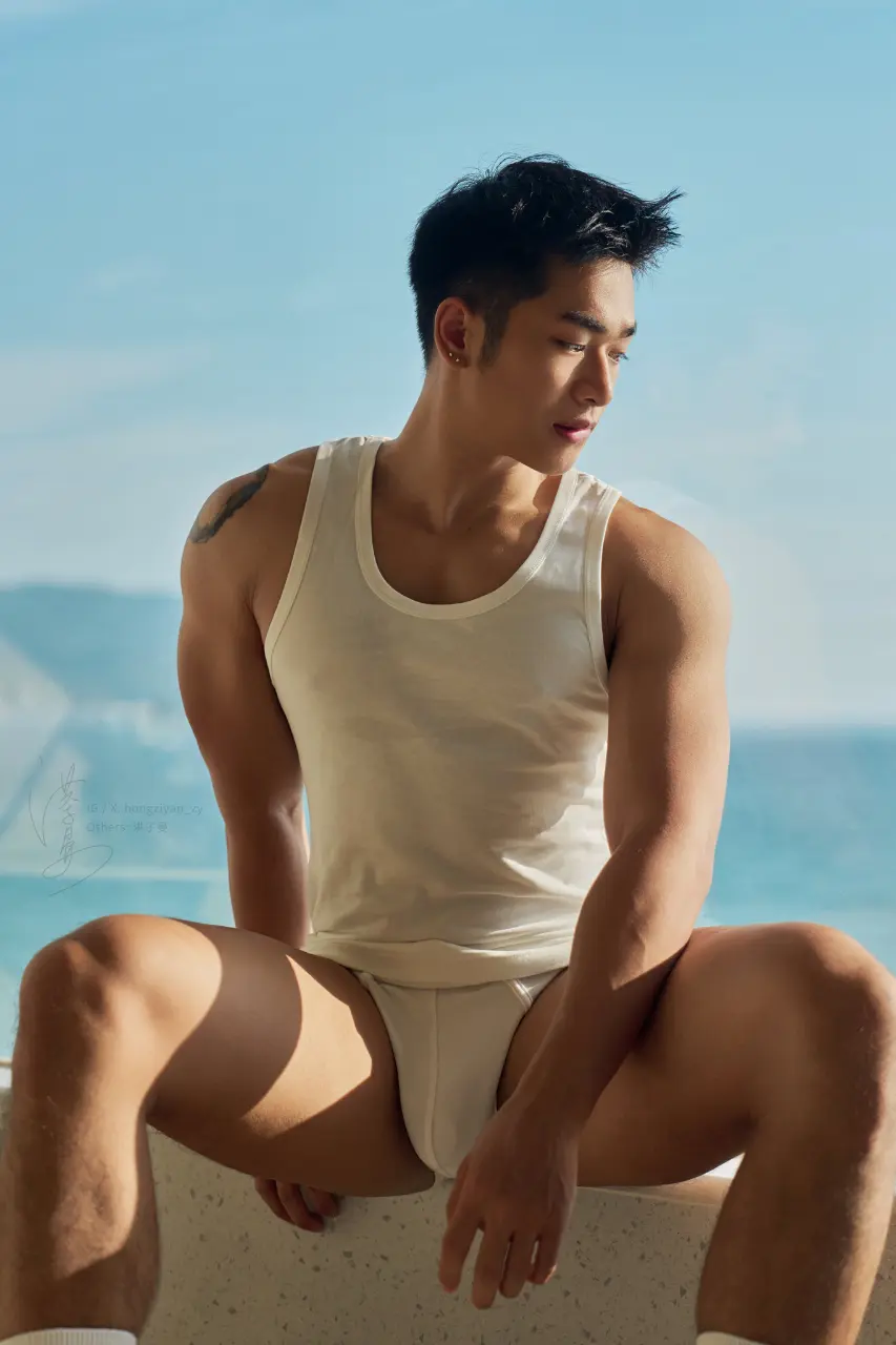 Selected Images from 洪子晏