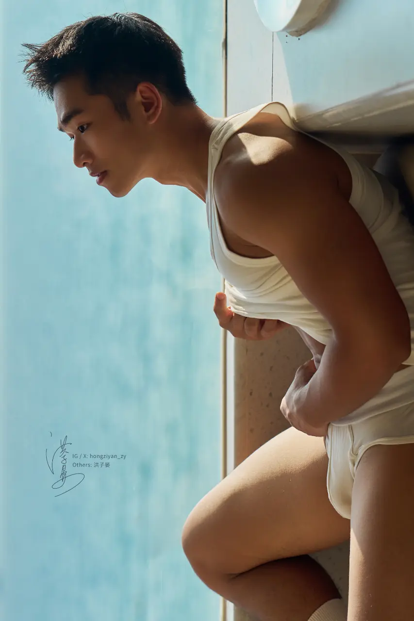 Selected Images from 洪子晏