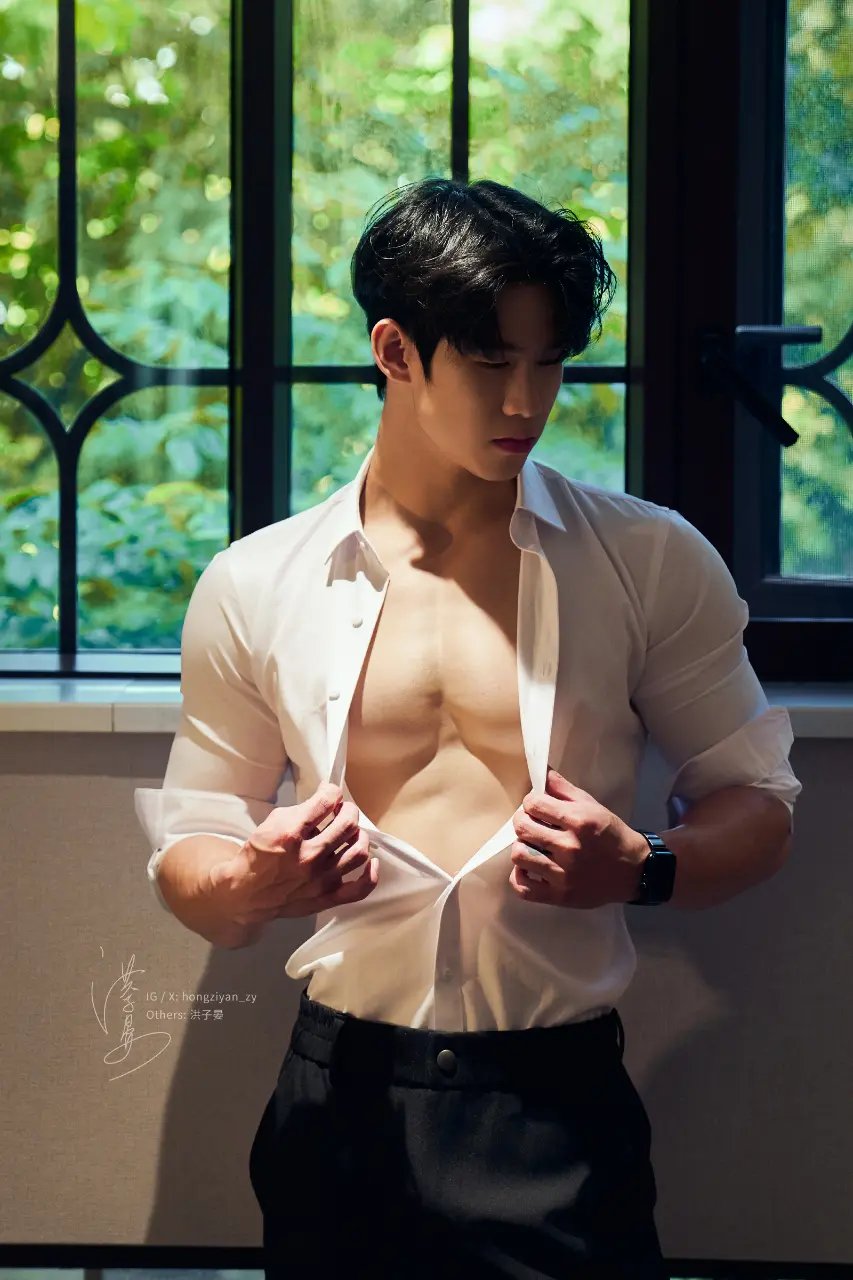 Selected Images from 洪子晏