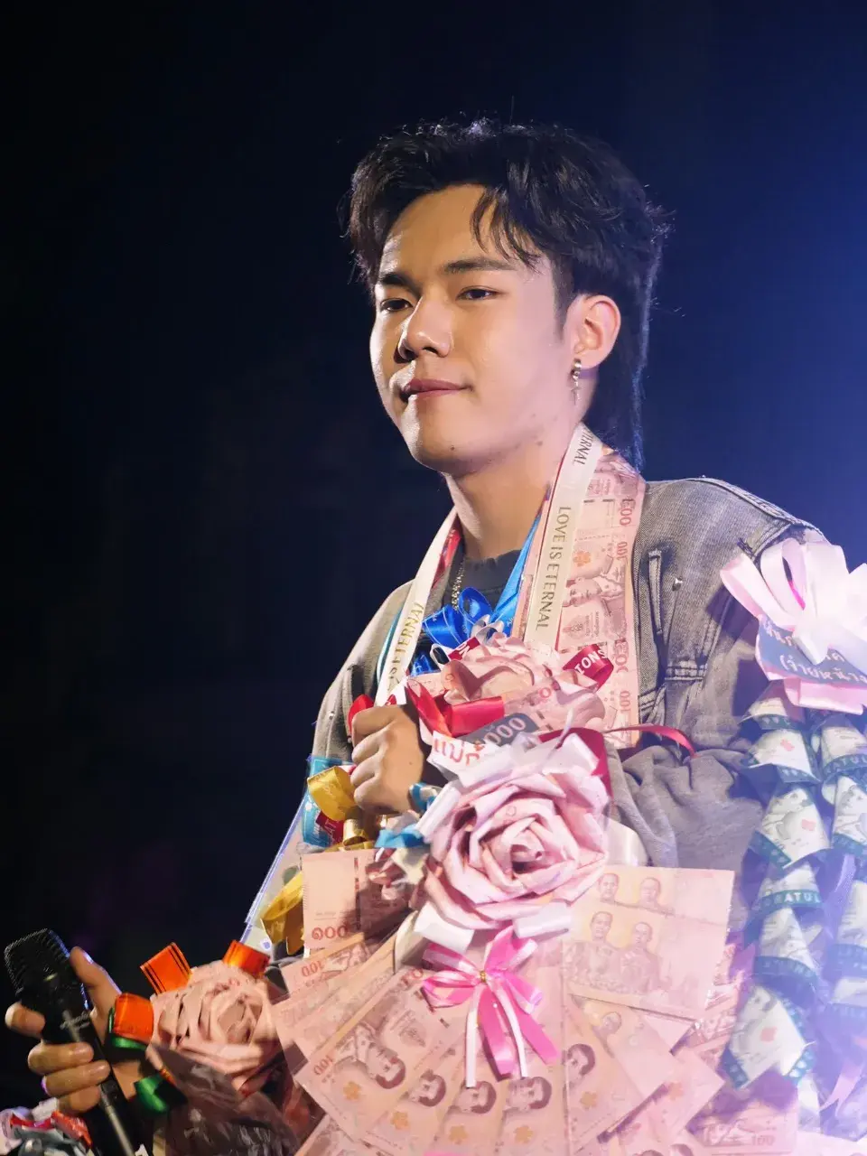 ลีโอ อธิป #ลีโอไมค์หมดหนี้