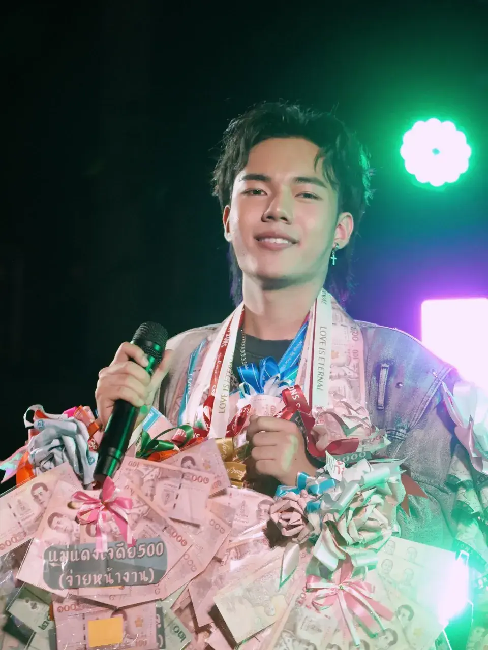 ลีโอ อธิป #ลีโอไมค์หมดหนี้