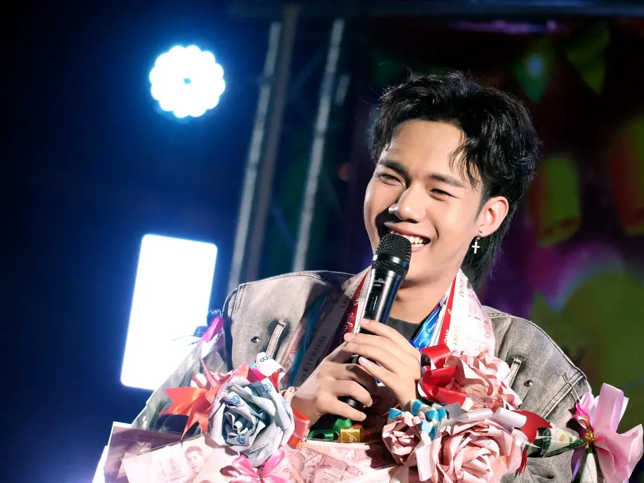 ลีโอ อธิป #ลีโอไมค์หมดหนี้