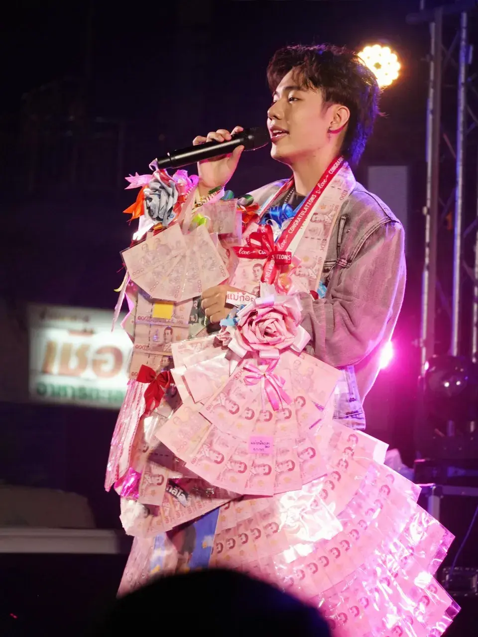 ลีโออธิป 🫰🏼 น้องลีโอ ไมค์หมดหนี้