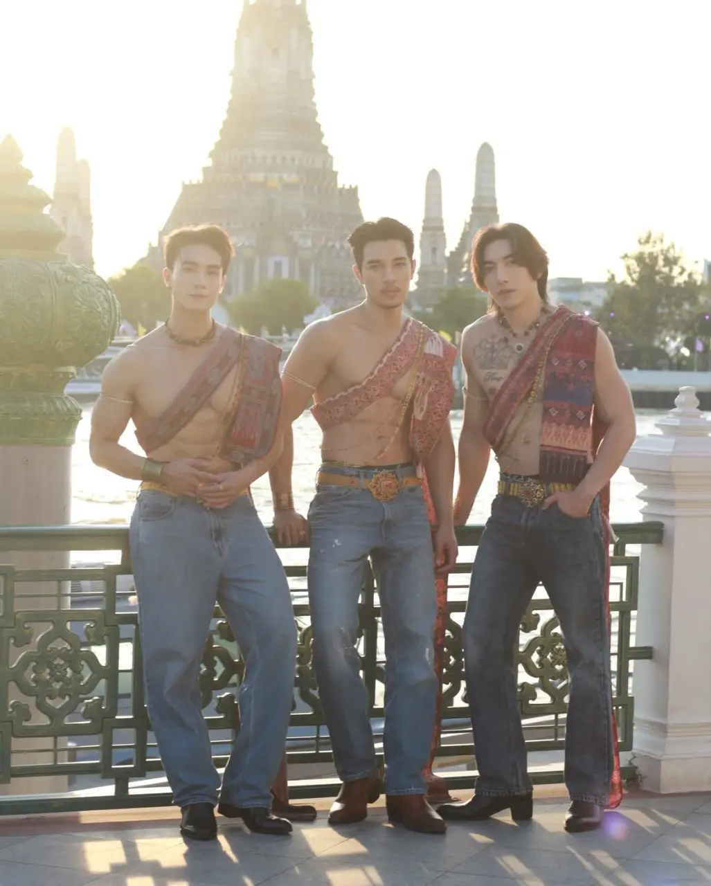 ชายไทย สไบงาม