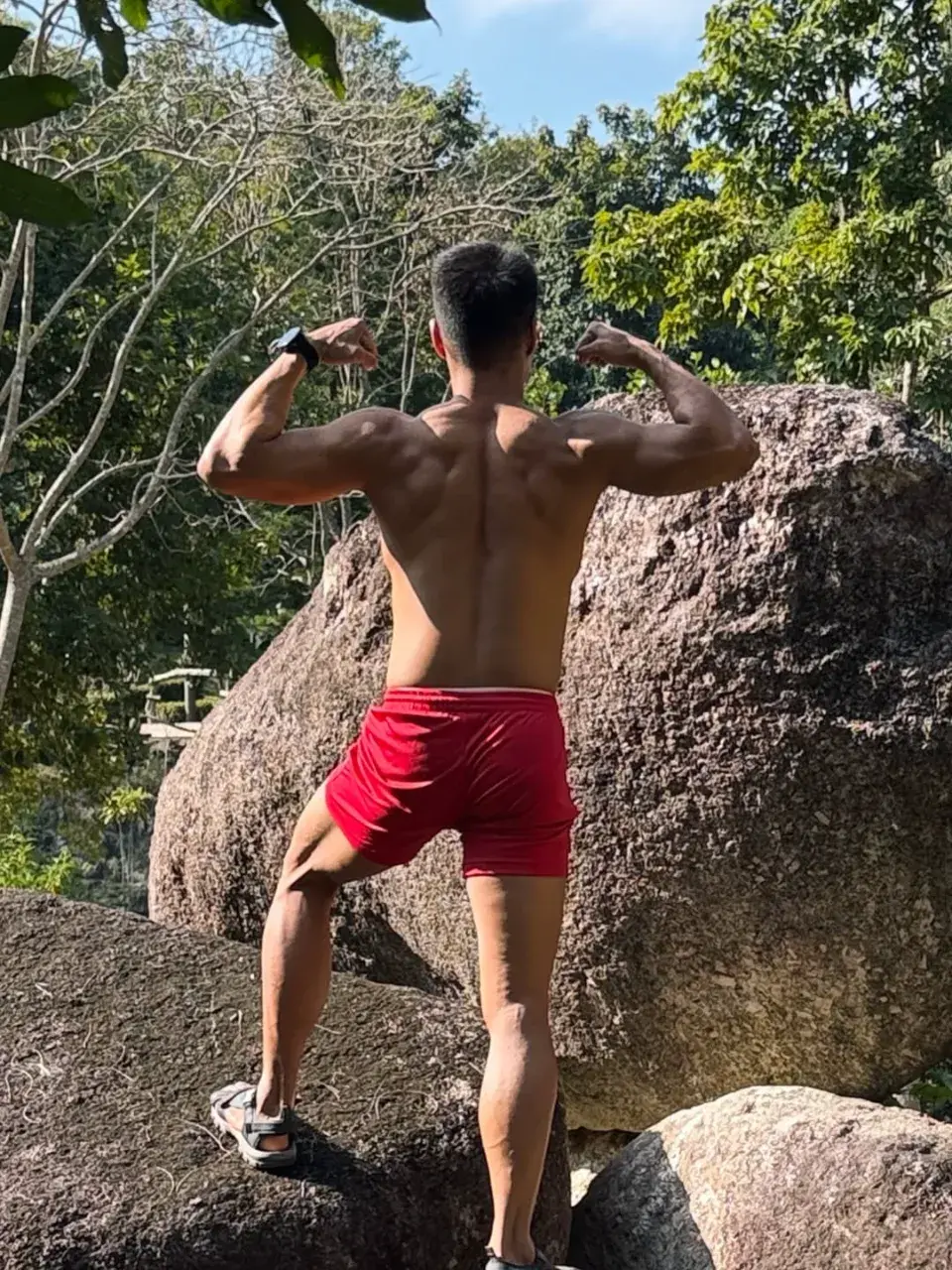 ส่องรักให้อิ่มเอิ่บ