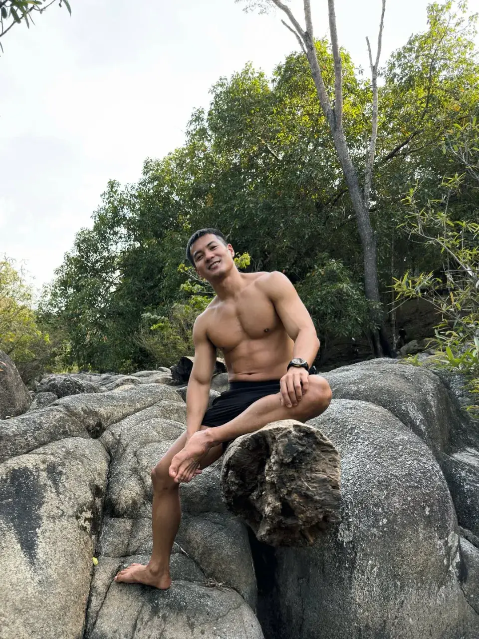 ส่องรักให้อิ่มเอิ่บ