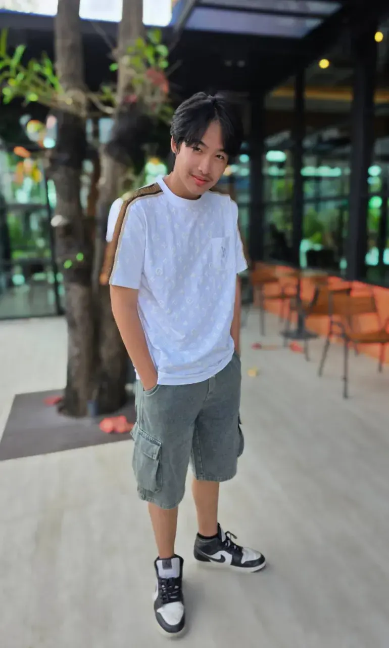 โดยเฉพาะผลงานเรื่อง &ldquo;คิดถึงสมุทรสาคร&rdquo; ซึ่งธันวารับบทเป็น นักแสดงนำ ถือเป็นอีกหนึ่งผลงานสำคัญที่สร้างกระแสในโลกออนไลน์ และทำให้ชื่อของเขาเป็นที่พูดถึงในวงกว้าง