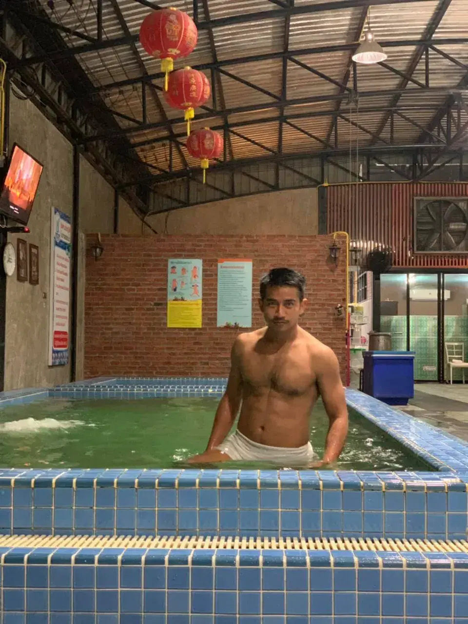 แมน ธนา ชะนะบุตร อดีตนักฟุตบอลทีมชาติไทย.