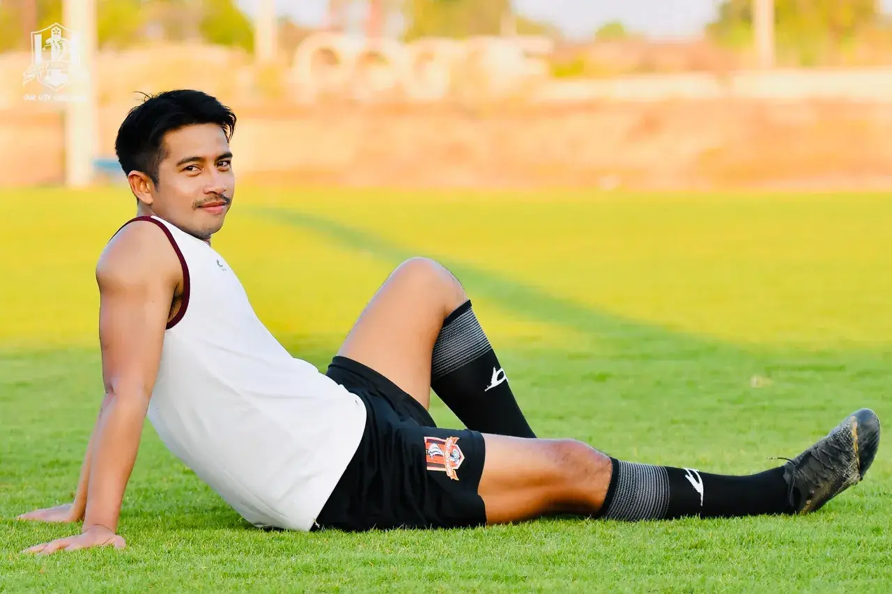 แมน ธนา ชะนะบุตร อดีตนักฟุตบอลทีมชาติไทย.