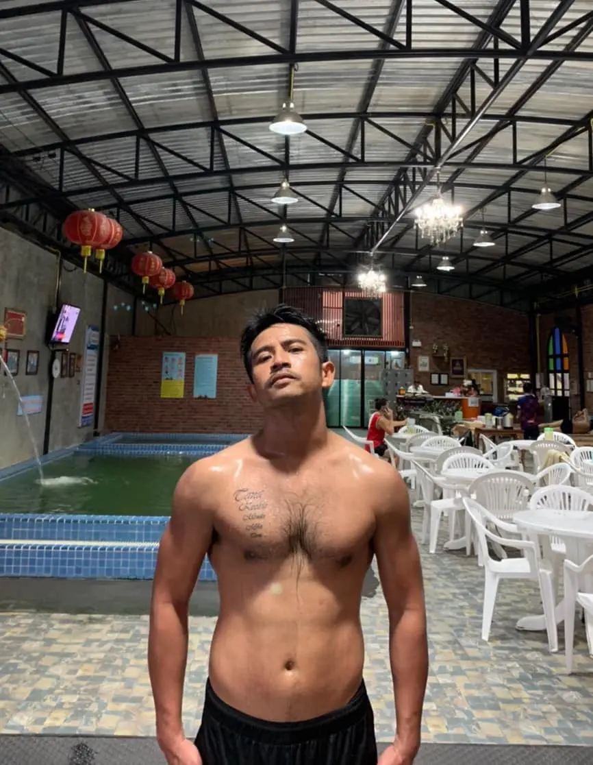 แมน ธนา ชะนะบุตร อดีตนักฟุตบอลทีมชาติไทย.