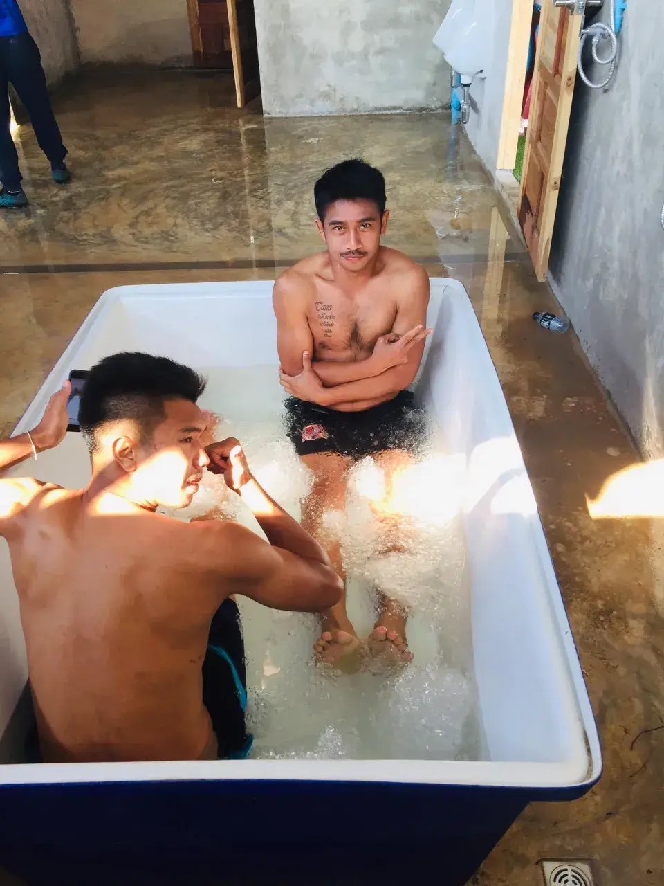 แมน ธนา ชะนะบุตร อดีตนักฟุตบอลทีมชาติไทย.