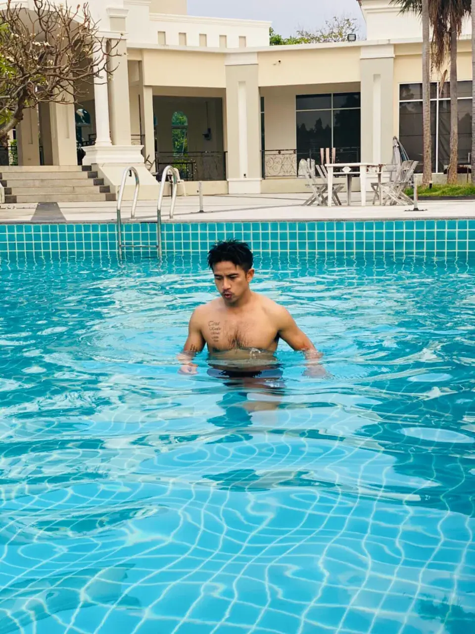 แมน ธนา ชะนะบุตร อดีตนักฟุตบอลทีมชาติไทย.