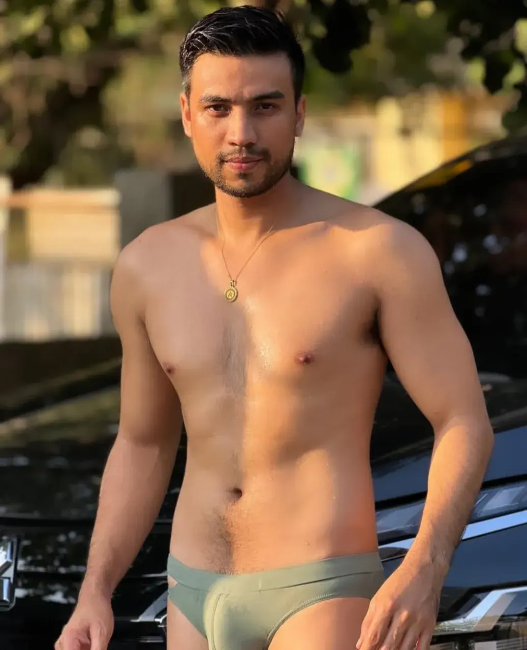 หนุ่มอาบน้ำ