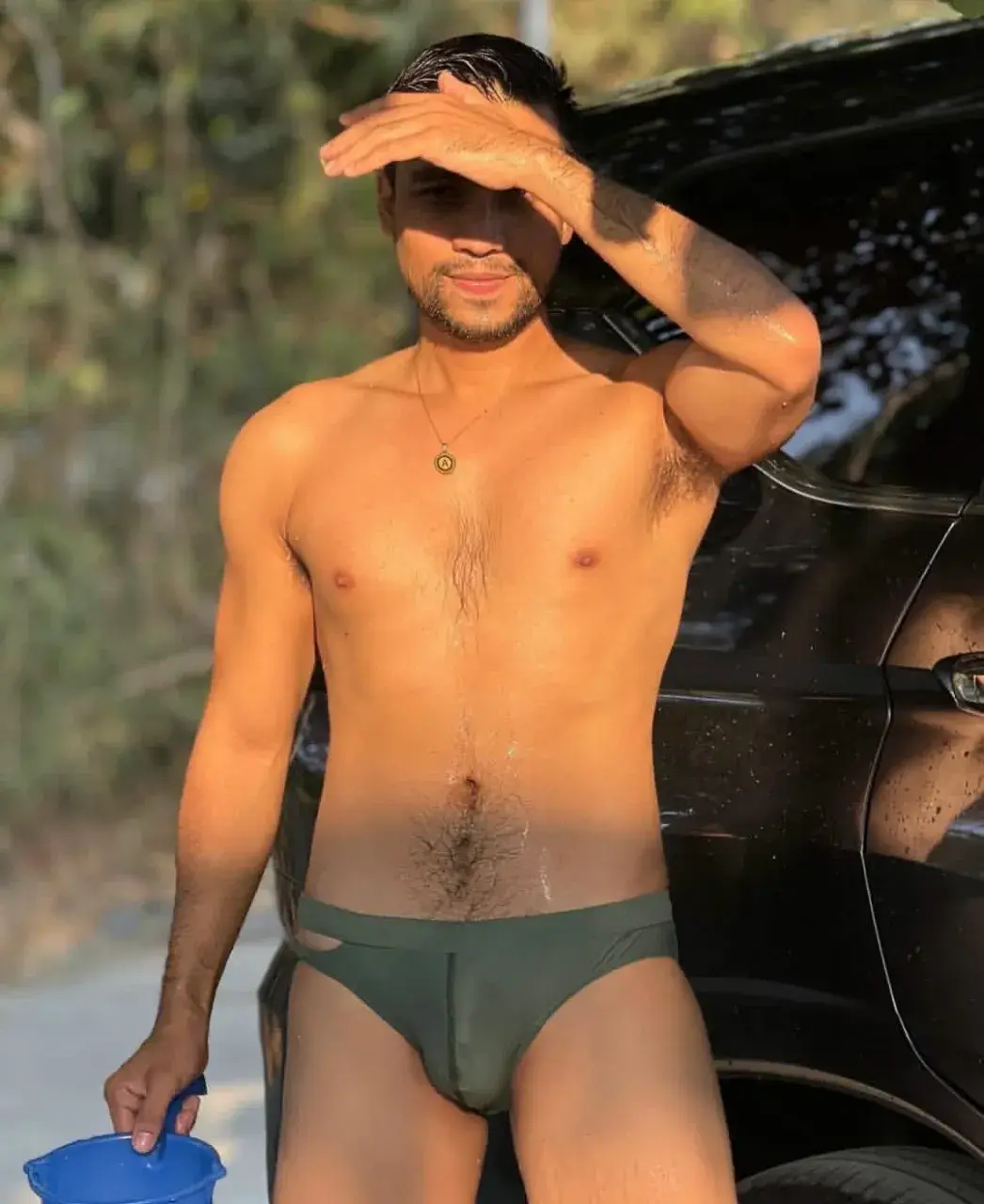 หนุ่มอาบน้ำ