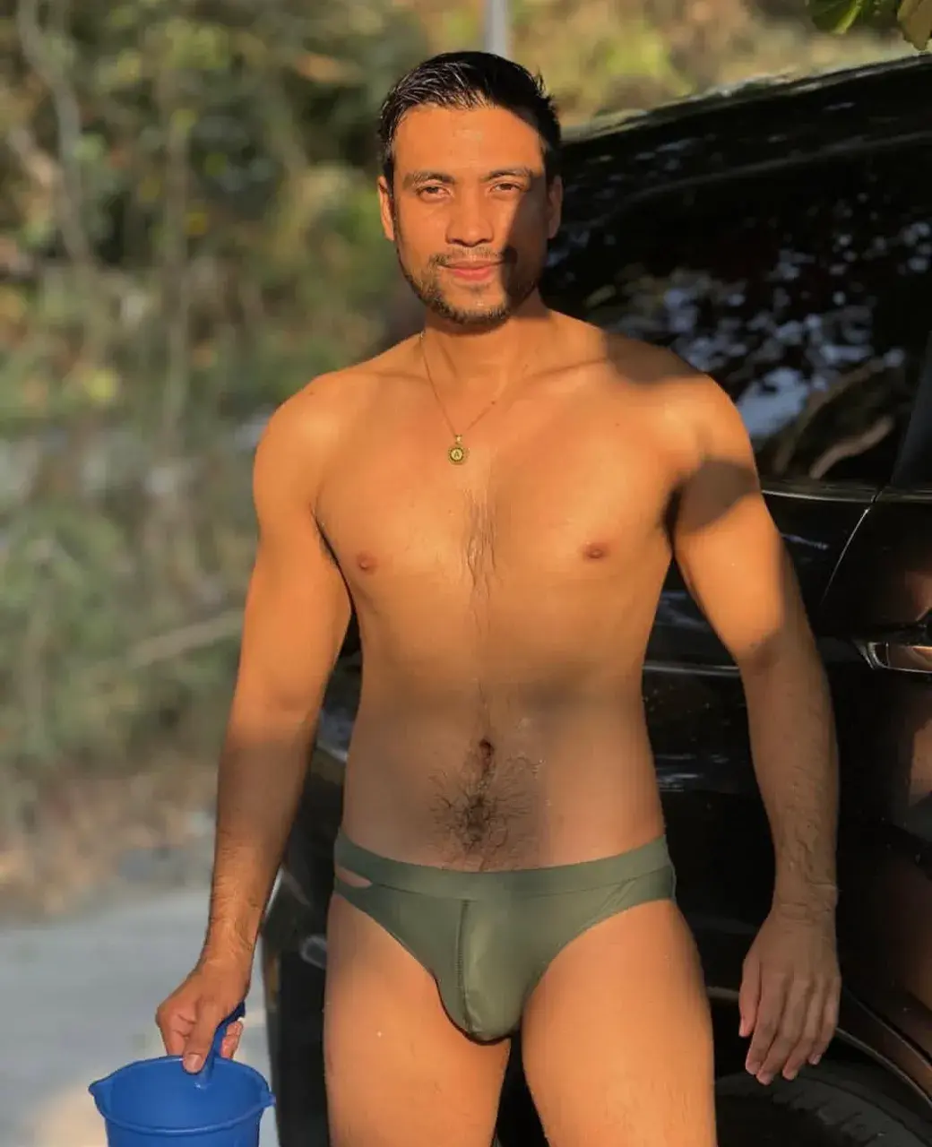 หนุ่มอาบน้ำ